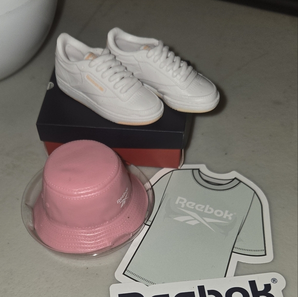 New Mini Brands Sneakers 4 balls in bundle!! - Picture 4 of 7